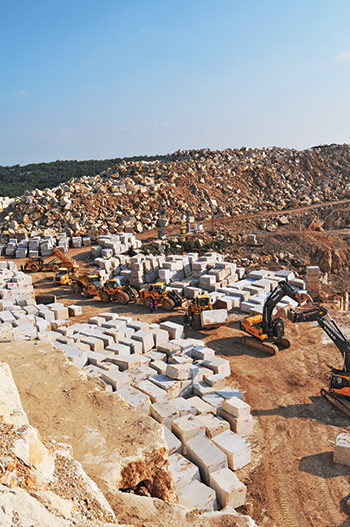 Yuce Maden’s Volvo fleet at work.