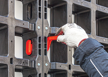 All work operations with Duo can be carried out without tools. The panels can be utilised for forming walls, columns and slabs.