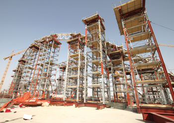 Using the Megashor system, RMD Kwikform supplied temporary support to the arch roof trusses up to 45 m high of the Midfield Terminal.