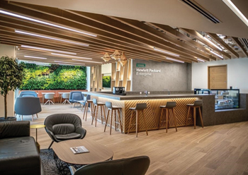 Hewlett Packard Enterprise’s offices feature various breakout and quiet spaces. 