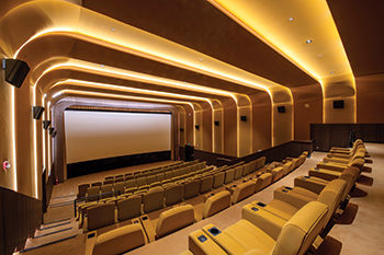 Each of the three auditoria has a distinctive design, following lighting motifs in gold, red and blue and featuring luxury seats upholstered in the same colour spectrum.