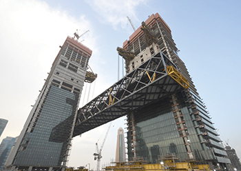 More than 110 special jacks and heavy-duty strand jacks were used for the operation.