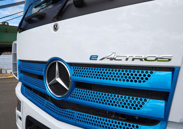 The electric trucks have a range of up to 500 km and rapid charging capabilities.