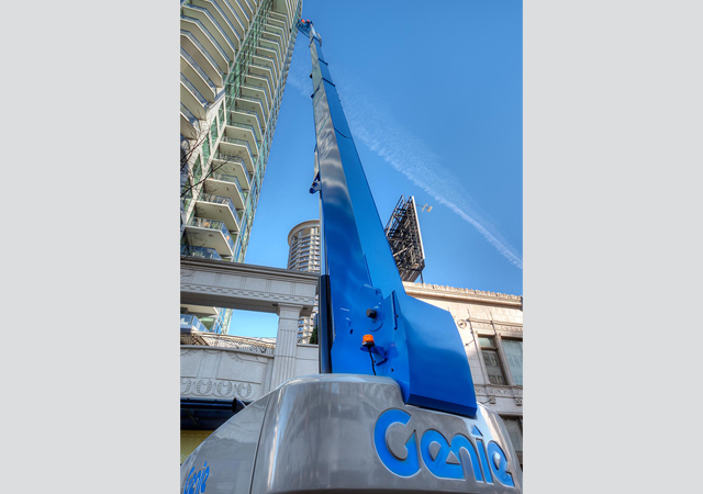 Genie SX-180 model can tackle extreme jobs with a working height of 56.86 m and horizontal reach of 24.38 m.