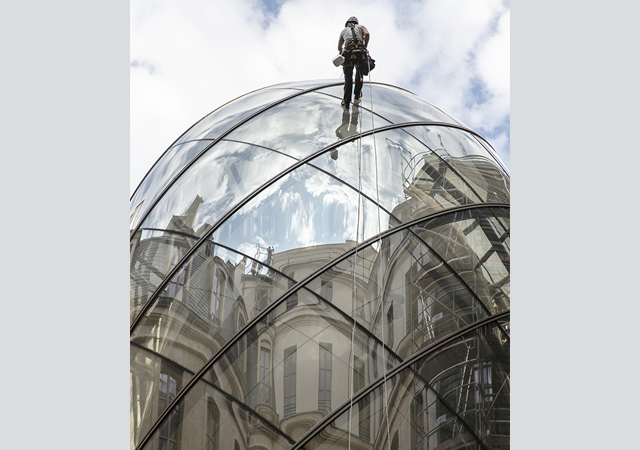Le Visionnaire – Espace François Dalle was the winner in the Structural Glass Facade category.