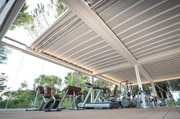The Isola 3 pergola ... installed at a four-star tourist resort in Italy.