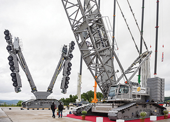 The Liebherr LR1500 ... load capacity of a 500-tonne model with the size of a 400-tonne unit.