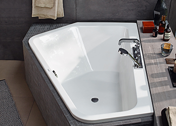 The Paiova 5 bathtub ... masculine.