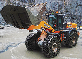 The 1021F wheel loader ... to be displayed alongside the 580ST backhoe loader (right).