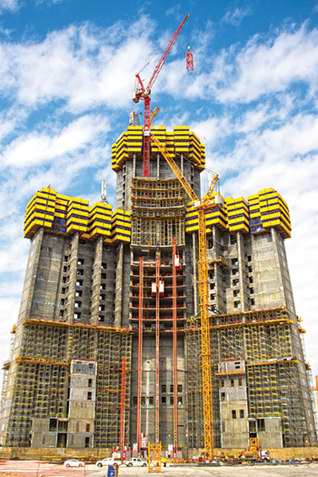 The Jeddah Tower ... nine Wolff 7532 saddle jib cranes in use.