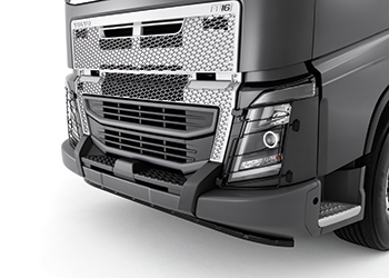 Volvo FH with the new heavy-duty bumper.